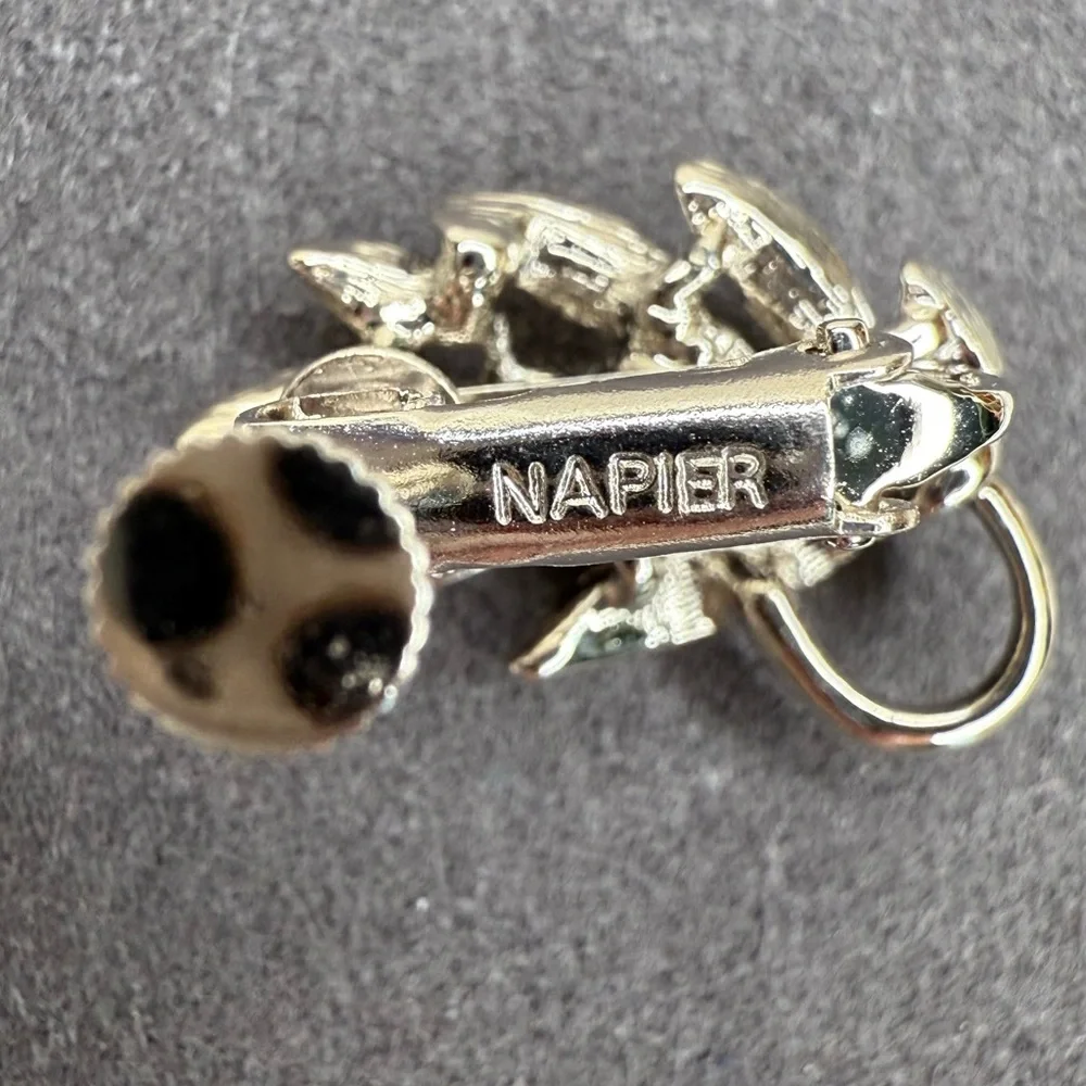 VTG Napier Silver Leaf Earrings Mid-Century Screw Back Clip On Botanical Jewelry - Picture 5 of 7